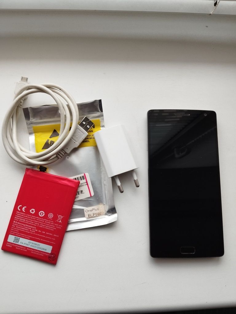 Продам смартфон One Plus 2.