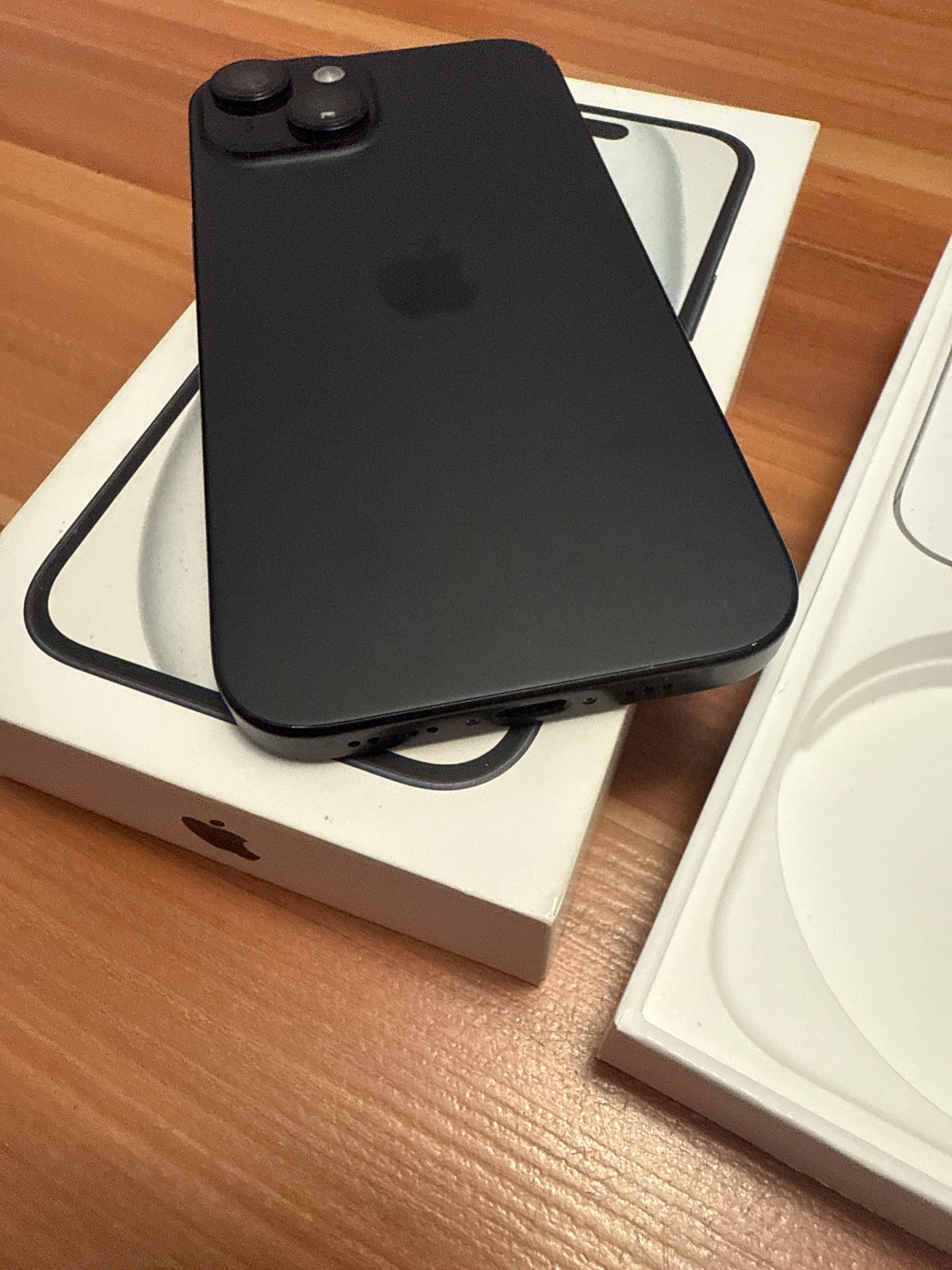 iPhone 15 128 GB Czarny FMI ON ICloud ON na części
