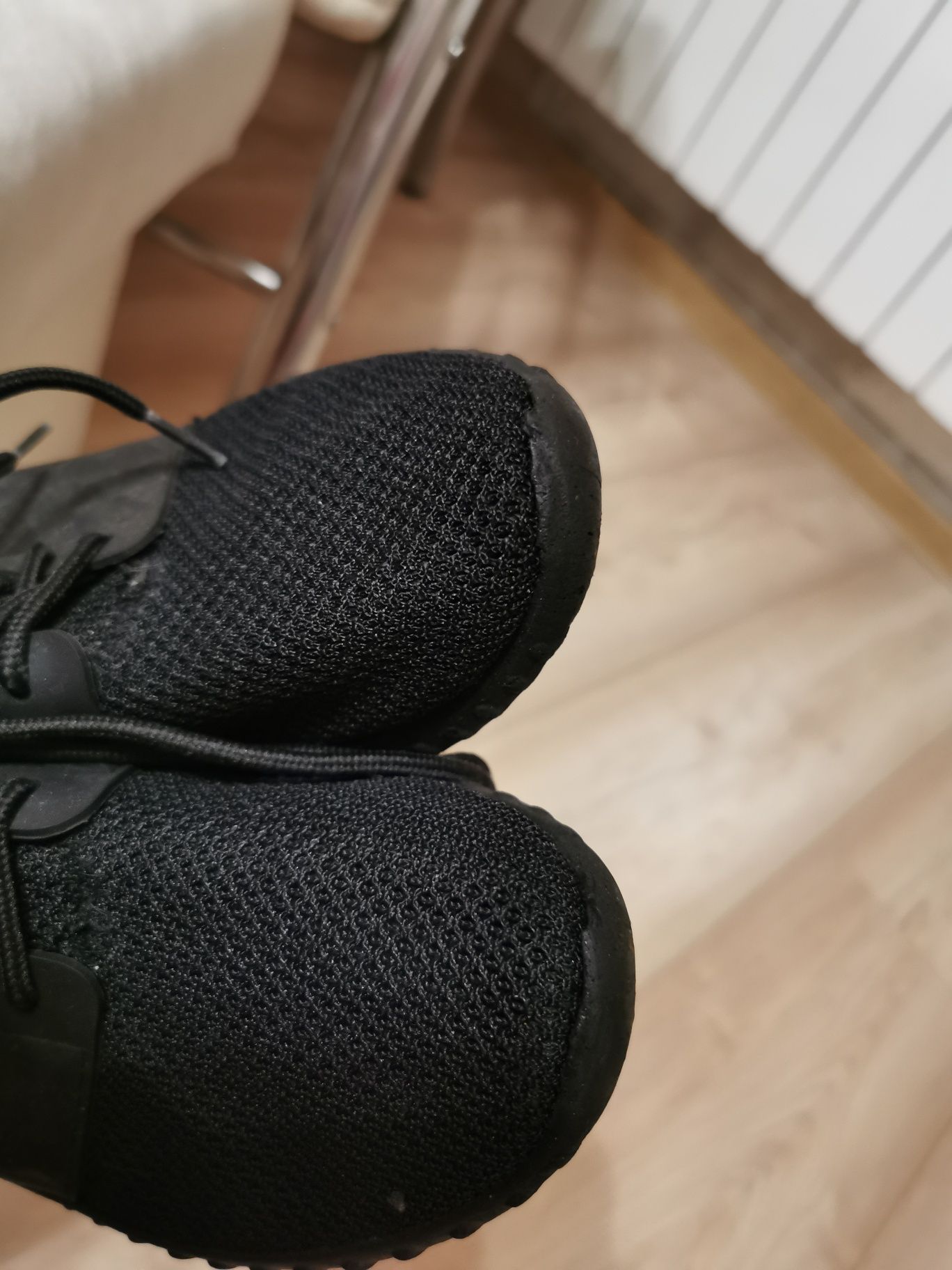 Buty adidasy wiazane czarne siateczkowe roz 35 dl wkl 22 cm CCC