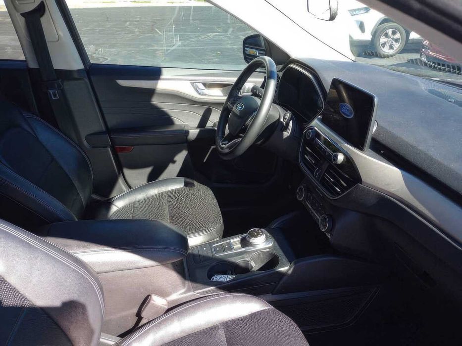 Ford Escape Hybrid SEL      2022