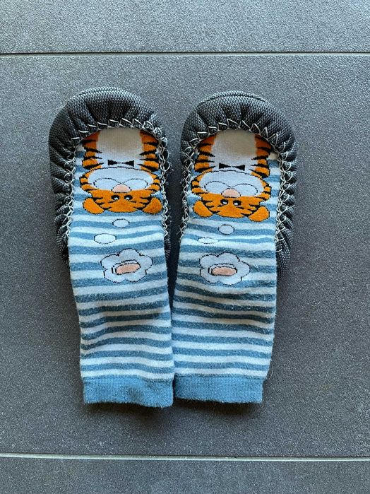 Kapcie skarpetki antypoślizgowe rozmiar 27-28