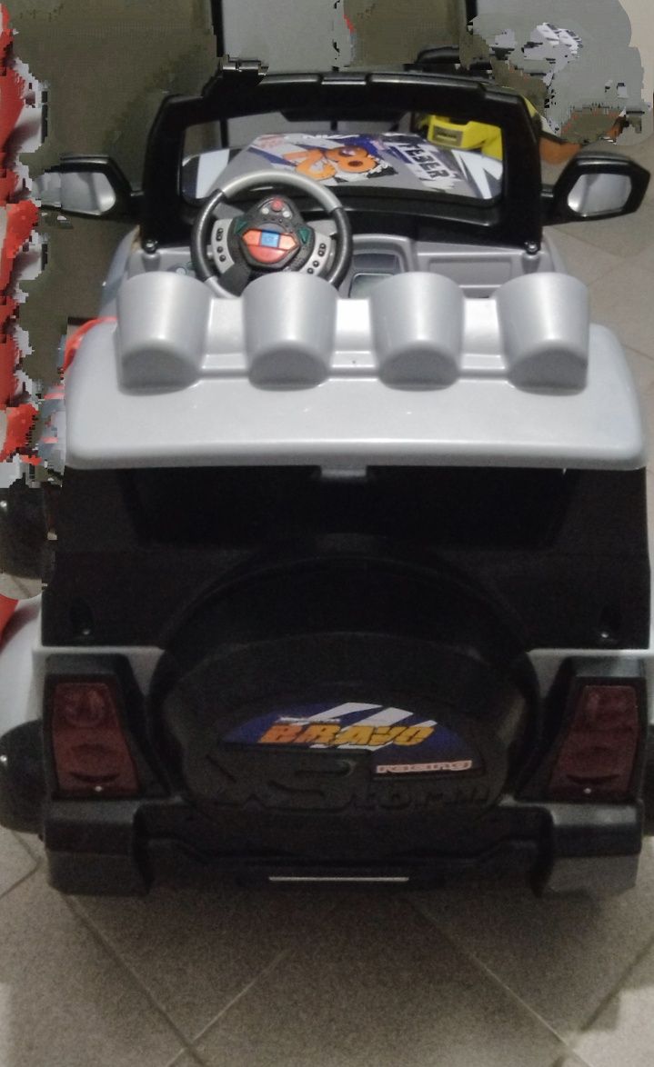 Jeep com bateria 4x4