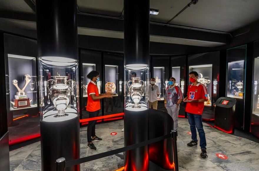 Excursão ao estádio do Benfica e ingresso normal no museu