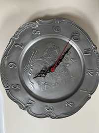 Stary cynowy zegar