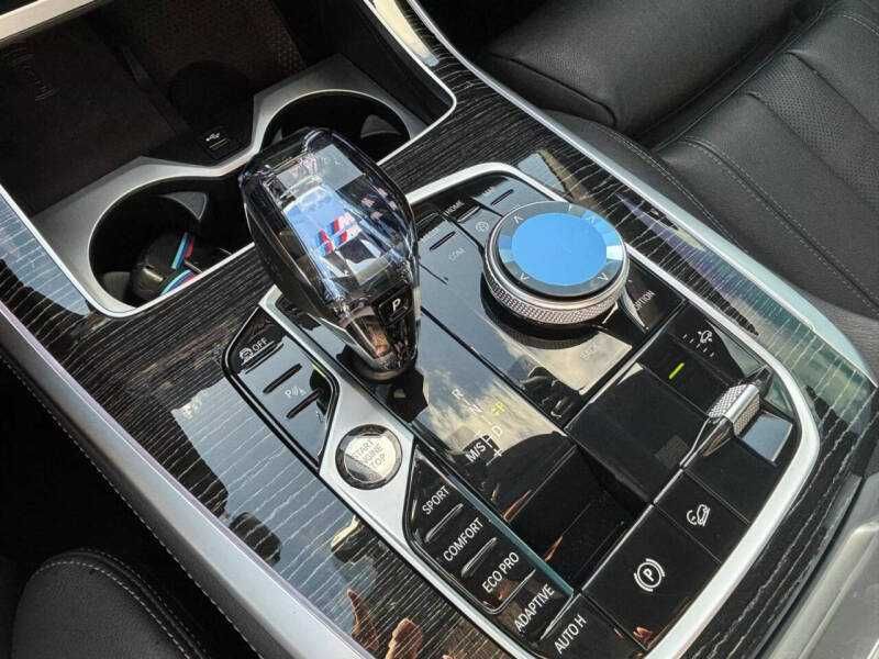 2021    BMW    X7