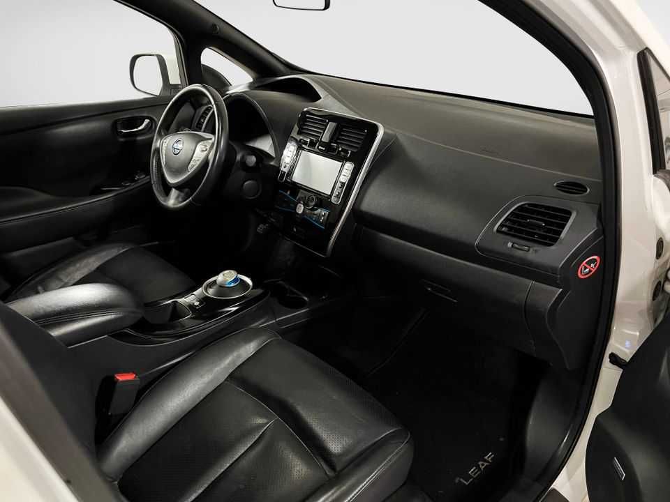2015 Nissan Leaf Tekna 24 kWh 11 з 12 з Норвегії