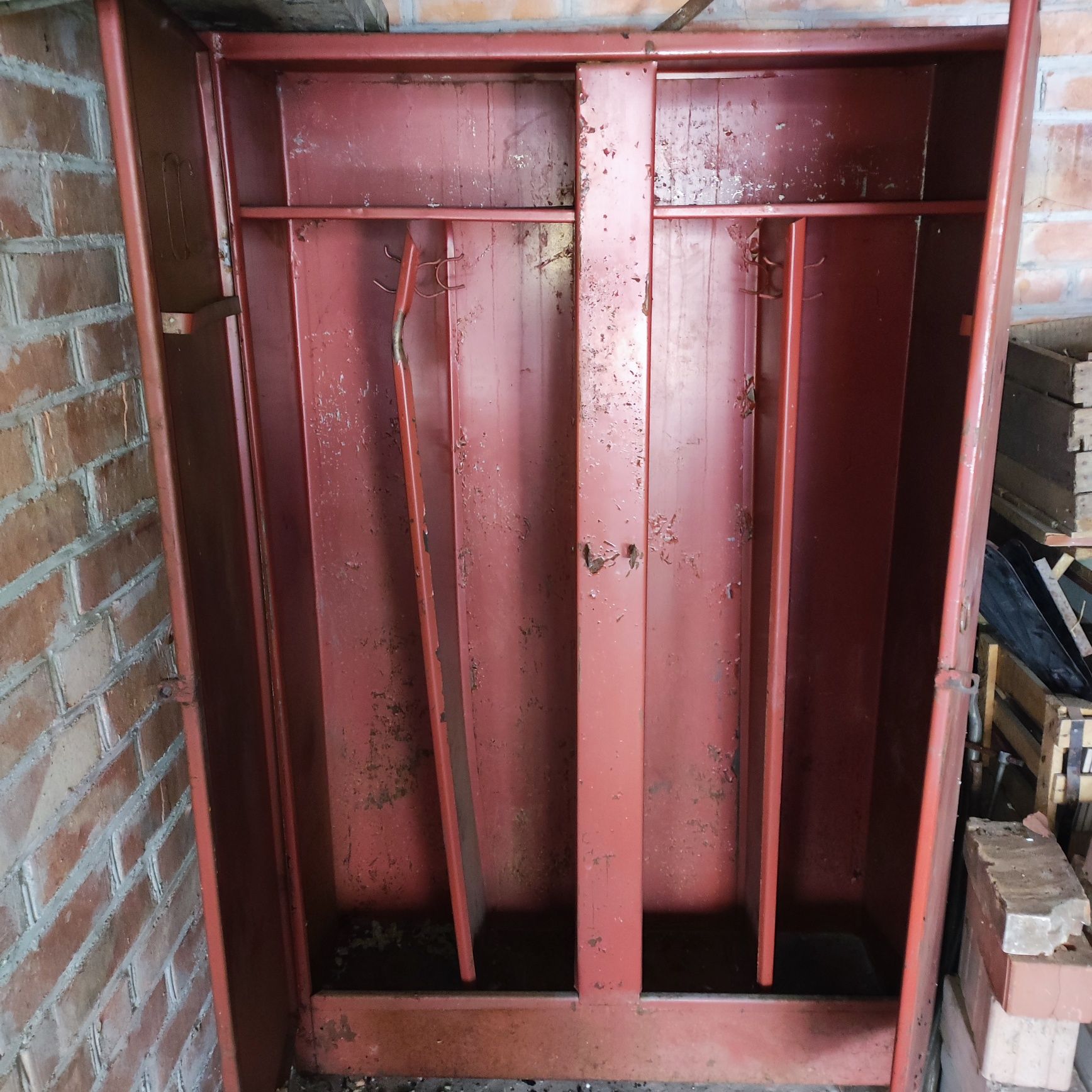 Шкаф металлический в кооперативе Ветеран для гаража или дачи