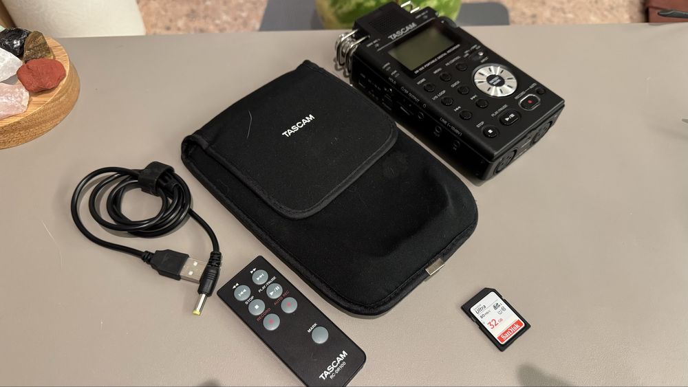Tascam DR-100 z pilotem rejestrator