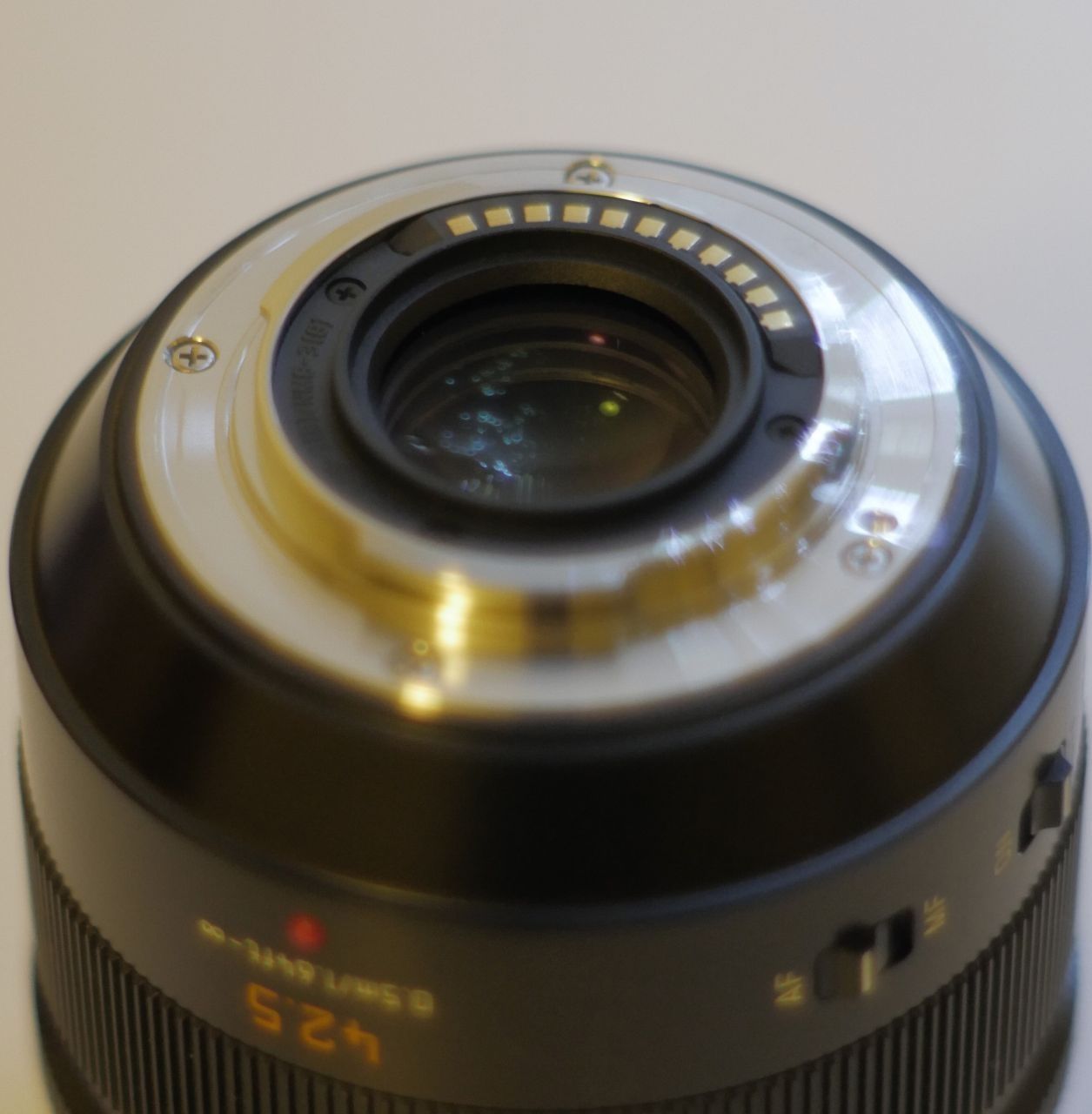 Leica Nocticron 42.5 mm