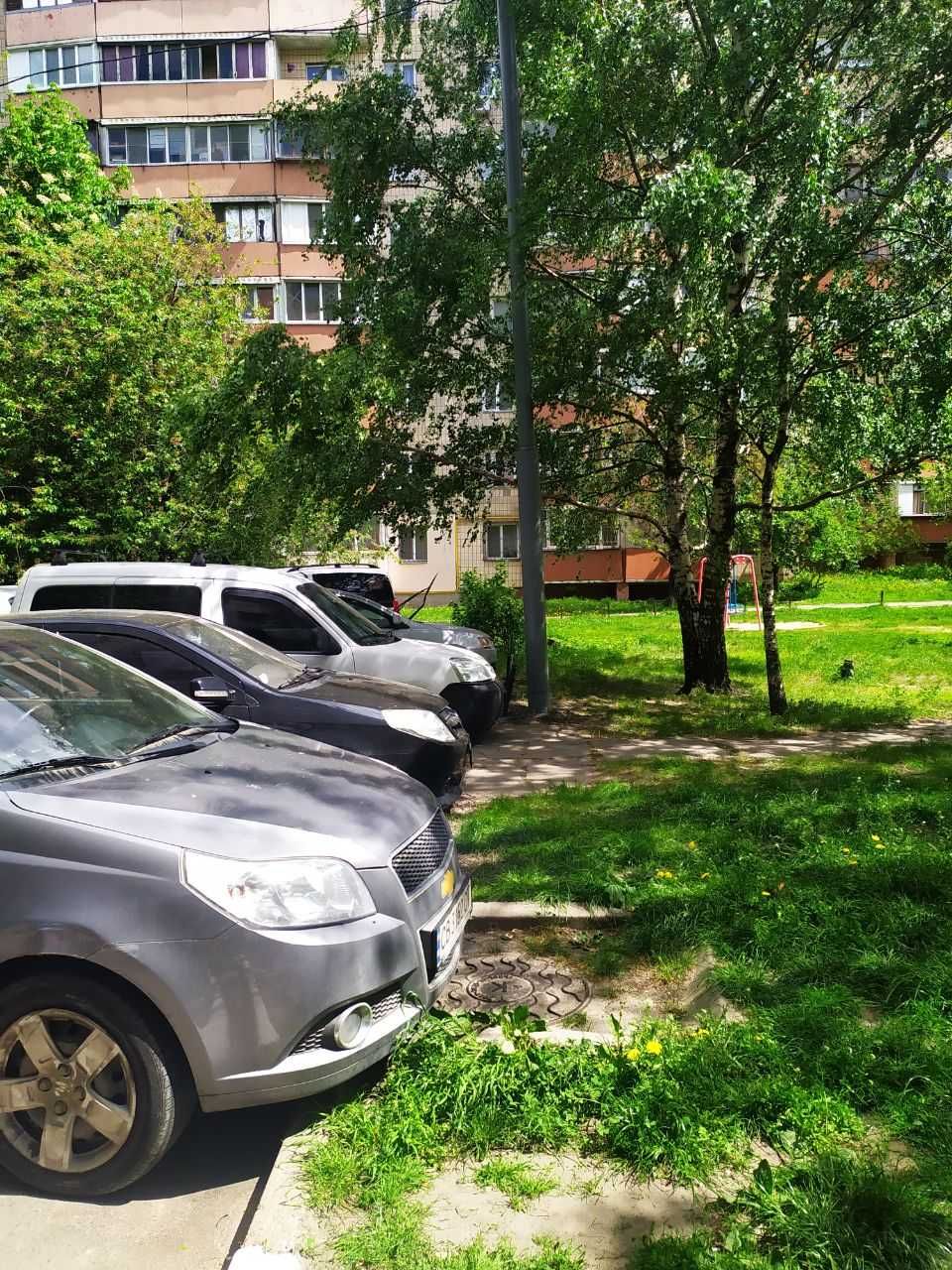 Чудова світла мебльована квартира в цегляному теплому будинку .
