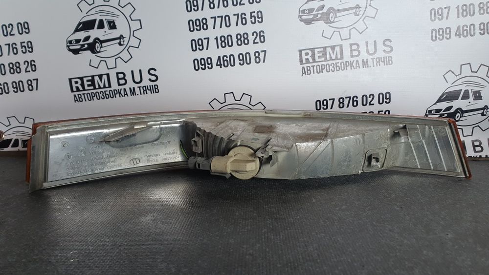 Поворотник лівий жовтий Renault Master 2