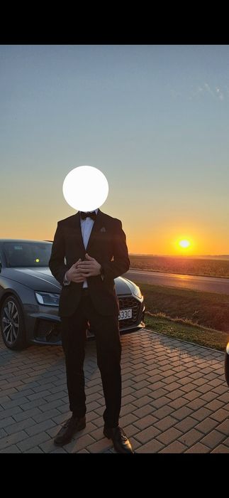 Elegancki klasyczny męski garnitur