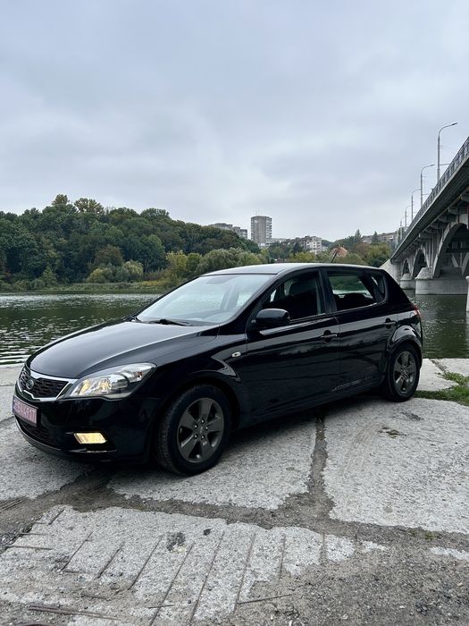 Kia Ceed 1.4 бенз 2009