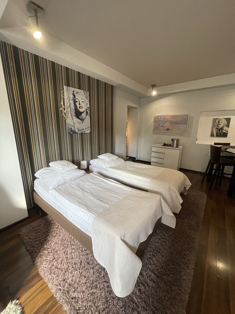 1 Łóżko hotelowe metalowa konstrukcja  likwidacja Apartamentu