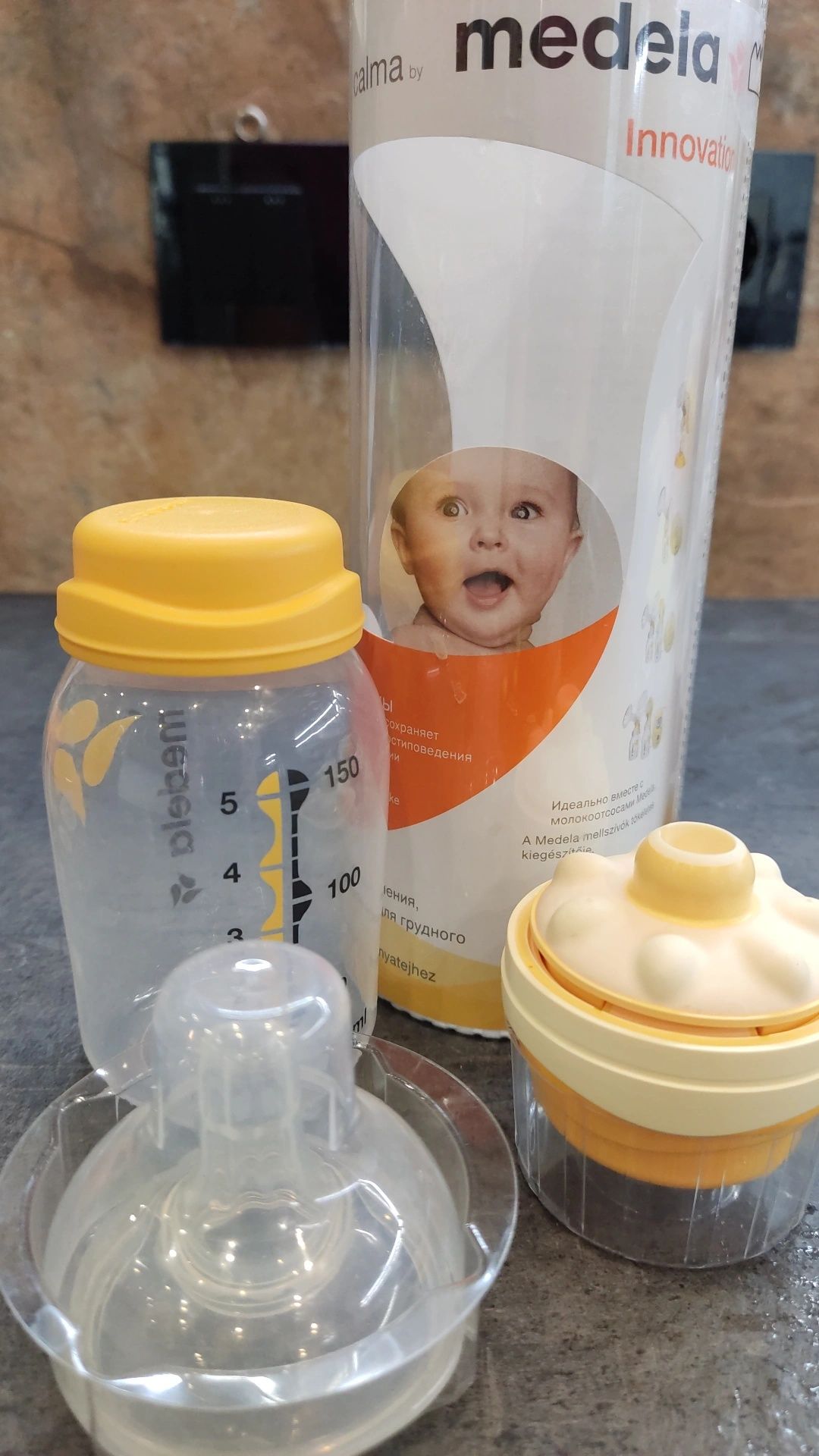 Пляшка + смартсоска Medela Calma, стан нової