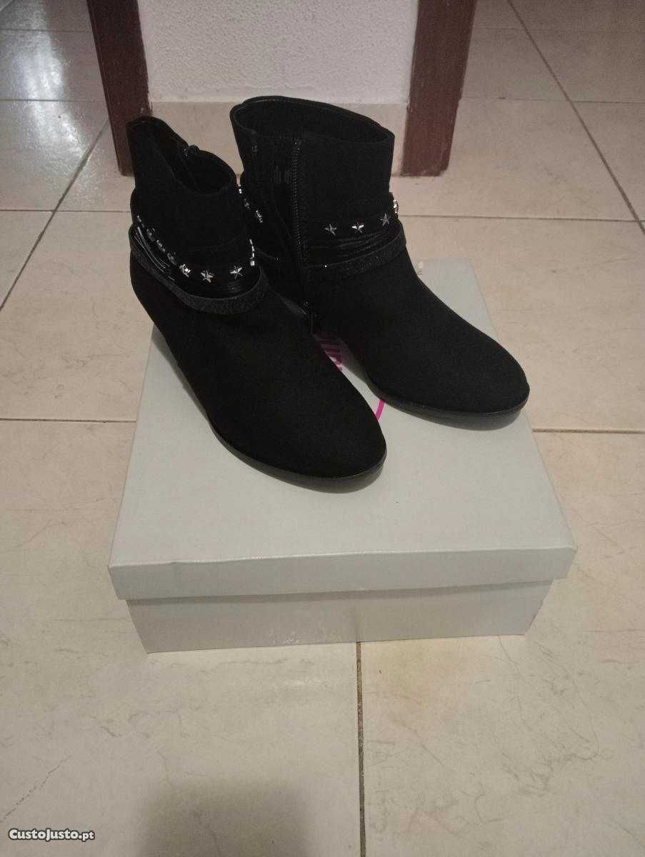 Botas 32 preto em camurça "como novas"