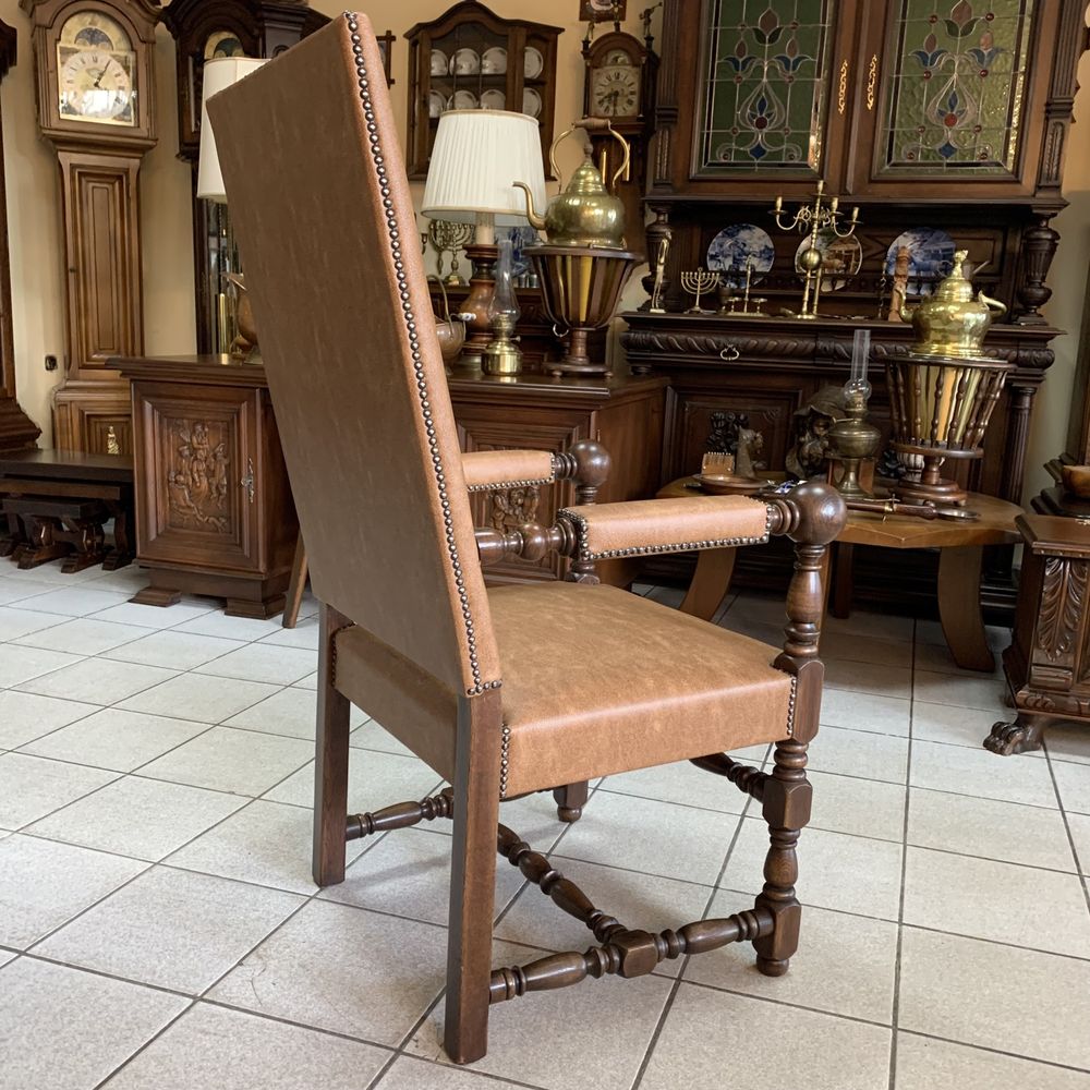 Старинное античное интерьерное кожаное кресло ТРОН Мебель из Голландии