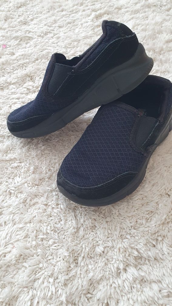 Buty czarne sketchers 26