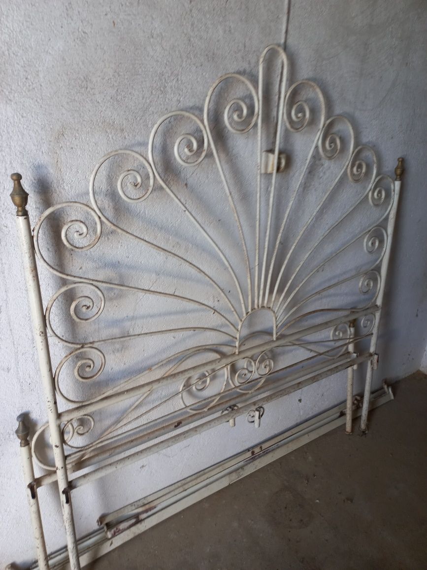 Cama de ferro  branca