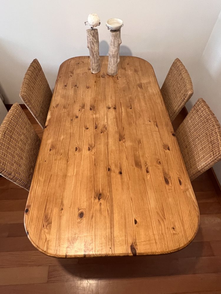 Mesa de jantar com 4 cadeiras