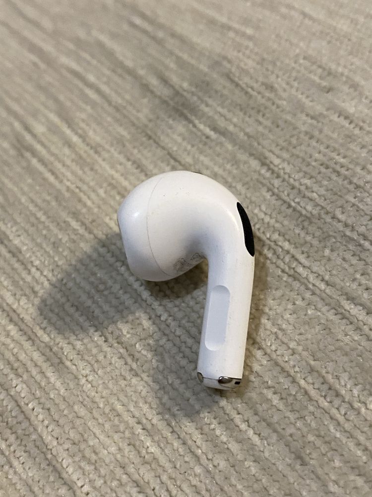 Продам один навушник AirPods 3 ліве все працює