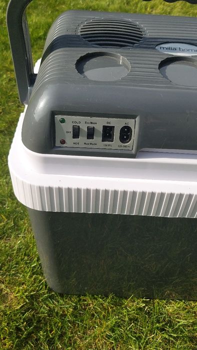 Lodówka turystyczna z funkcją chłodzenia i grzania