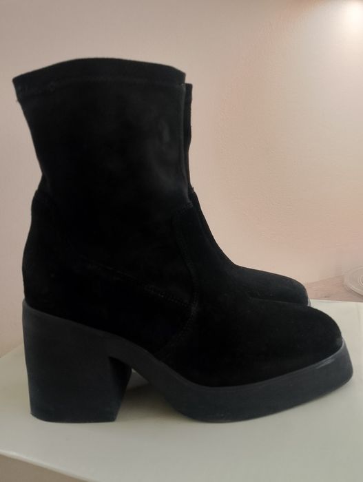Botki na koturnie Lasocki czarne zamszowe rozm. 39