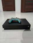 Xbox one X 4K + kolorowy pad