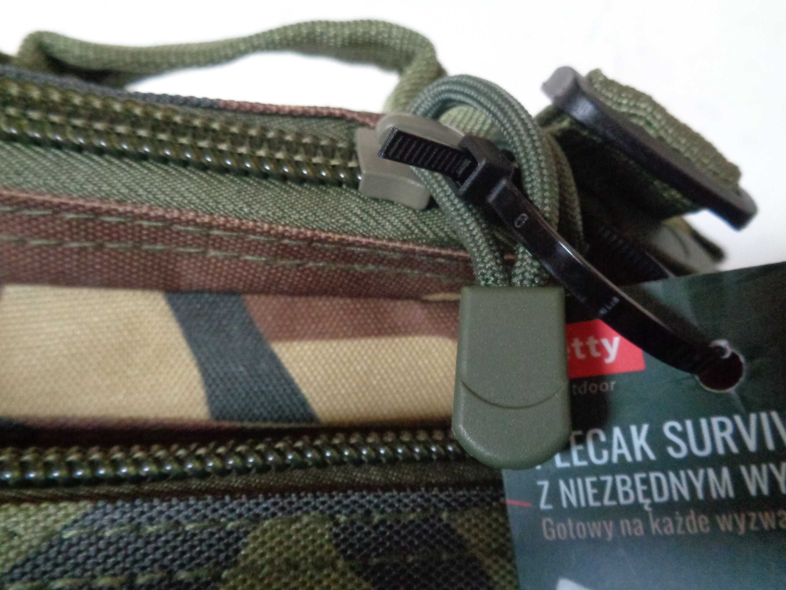Plecak survivalowy z pełnym ekwipunkiem.