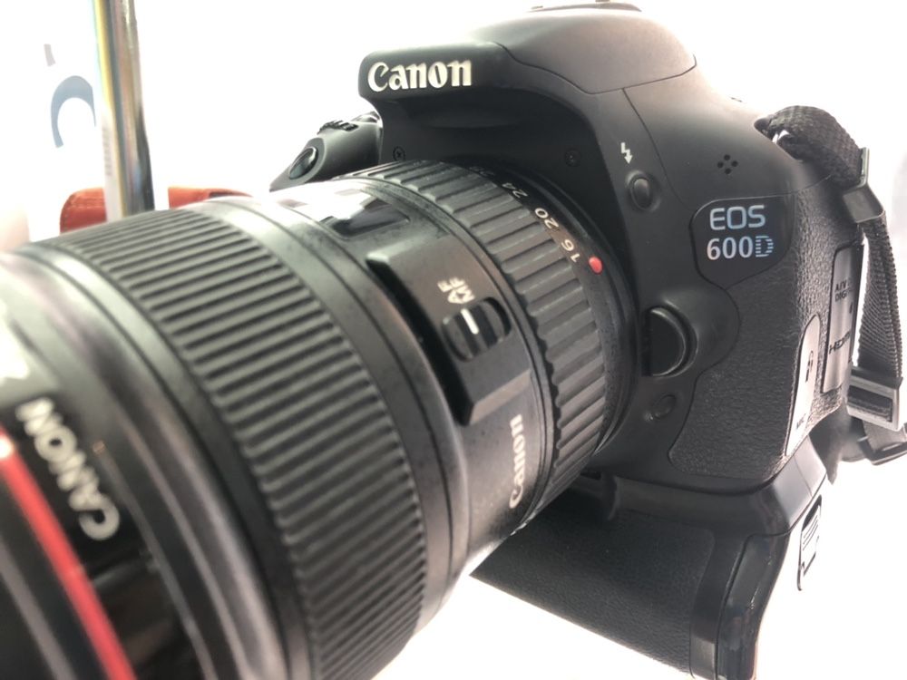 Máquina fotográfica digital Canon 600d