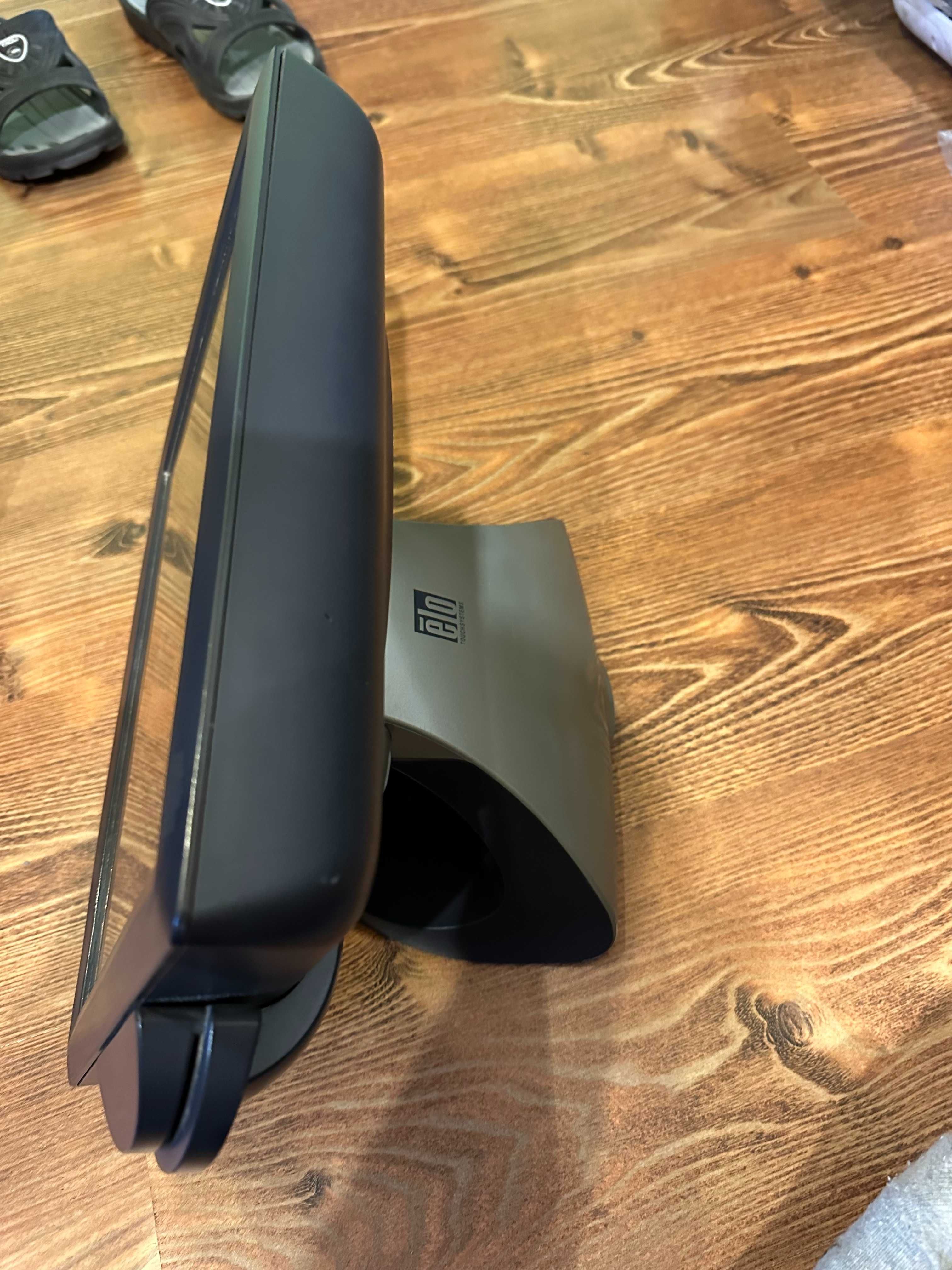 Komputer z ekranem dotykowym Elo Touch ET62681