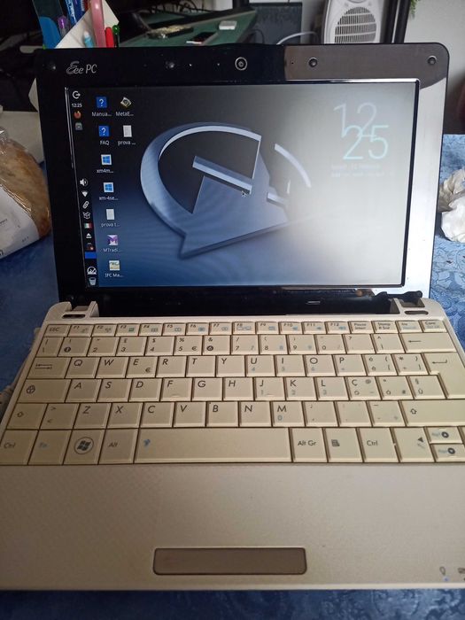 PC ASUS 4 gb RAM 240 gb hard disk ssd