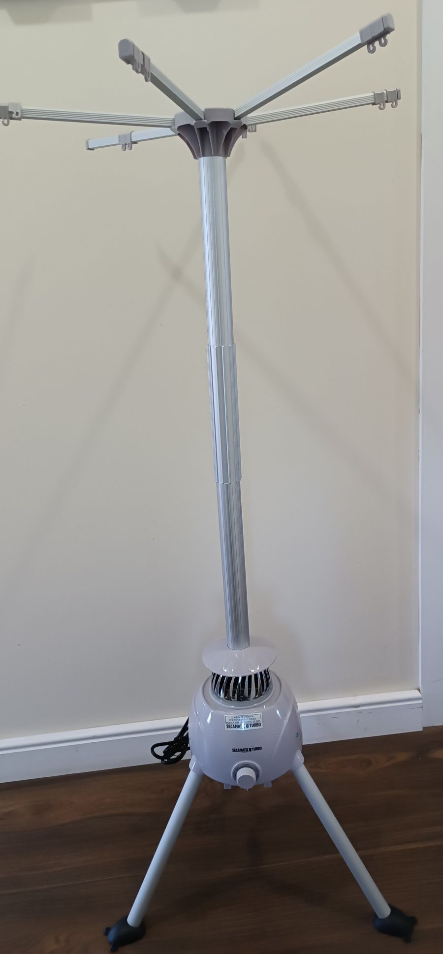 Estendal vertical elétrico