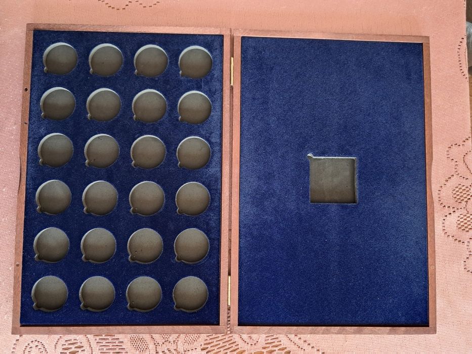 Drewniana szkatułka na medale