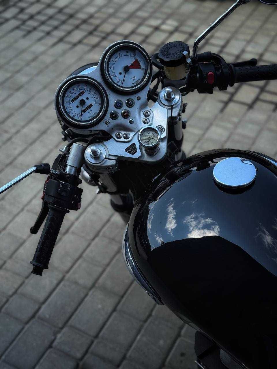 2005 Triumph Thruxton