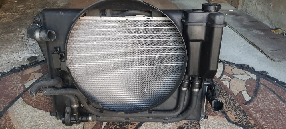 Chłodnica wody kapletna bmw e38 728i