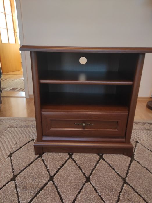 Stolik pod telewizor