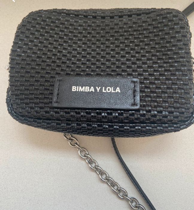 Mala pequena em preto da Bimba y Lola