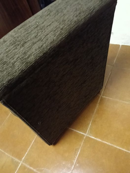 2 sofás castanho escuro em bom estado