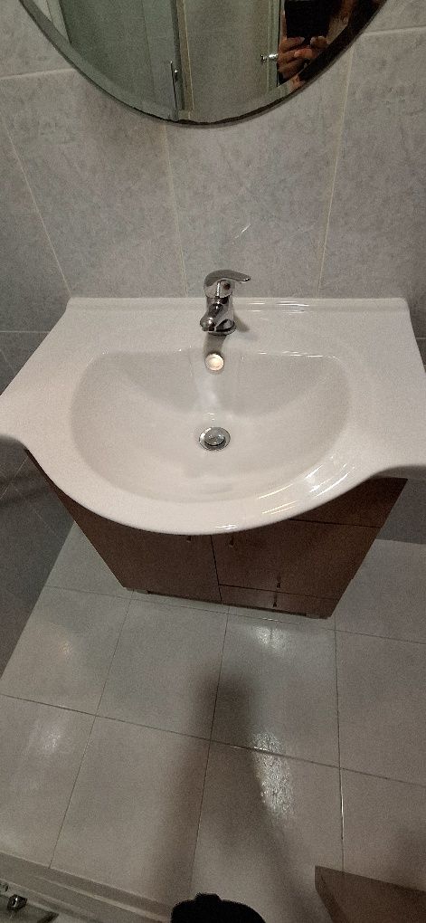 Armário WC com 2 gavetas e 2 portas. Lavatório incluído