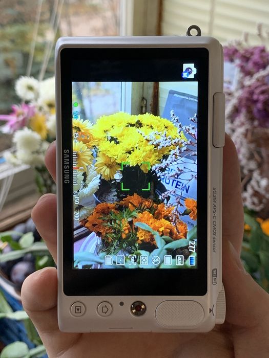 Фотоапарат Samsung NX2000/Wi-Fi