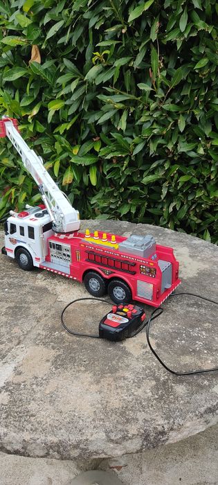 Fantástico Carro bombeiros com comando