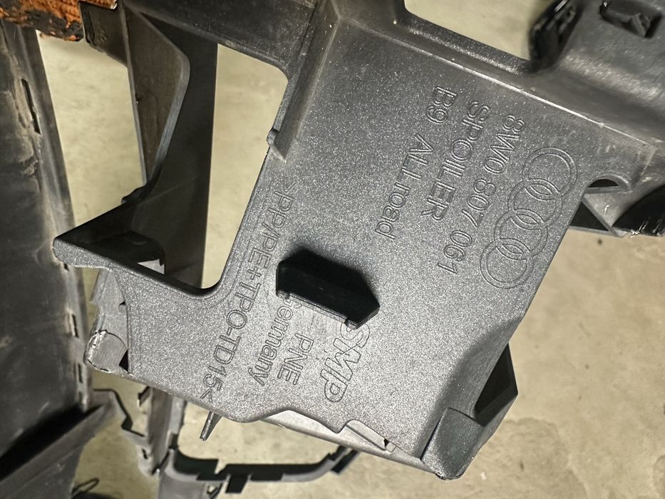 Губа спойлер низ бамперу Audi A4 B9 allroad