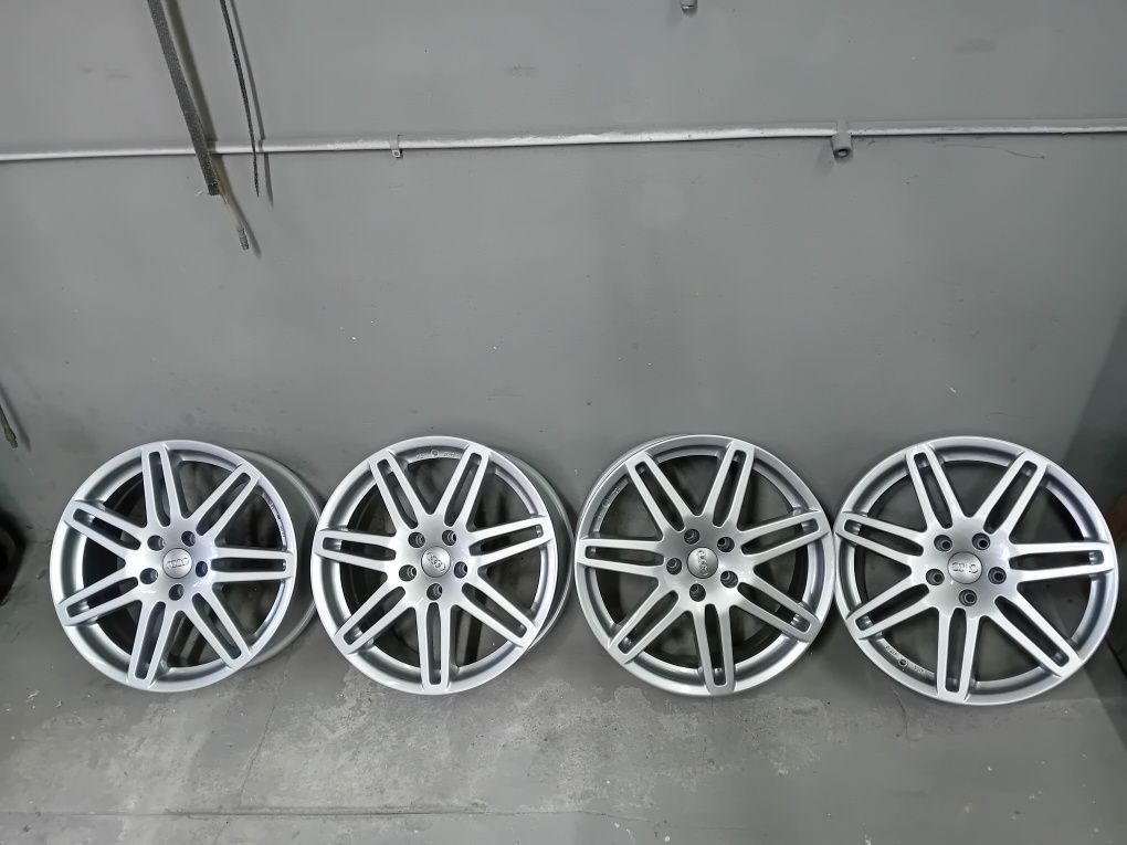 Alufelgi R18 RS4 5 x 112 8j et 47 nowy lakier 37.