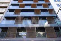 Apartamento T2  c/ terraço de 96 m2, varanda e 1 lugar de garagem na A
