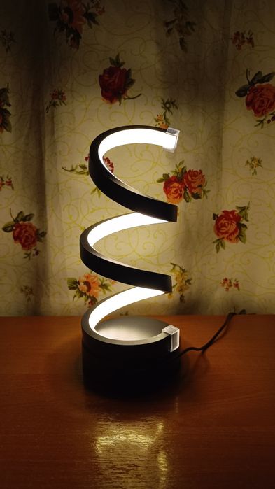 Лампа настільна,світильник,нічник