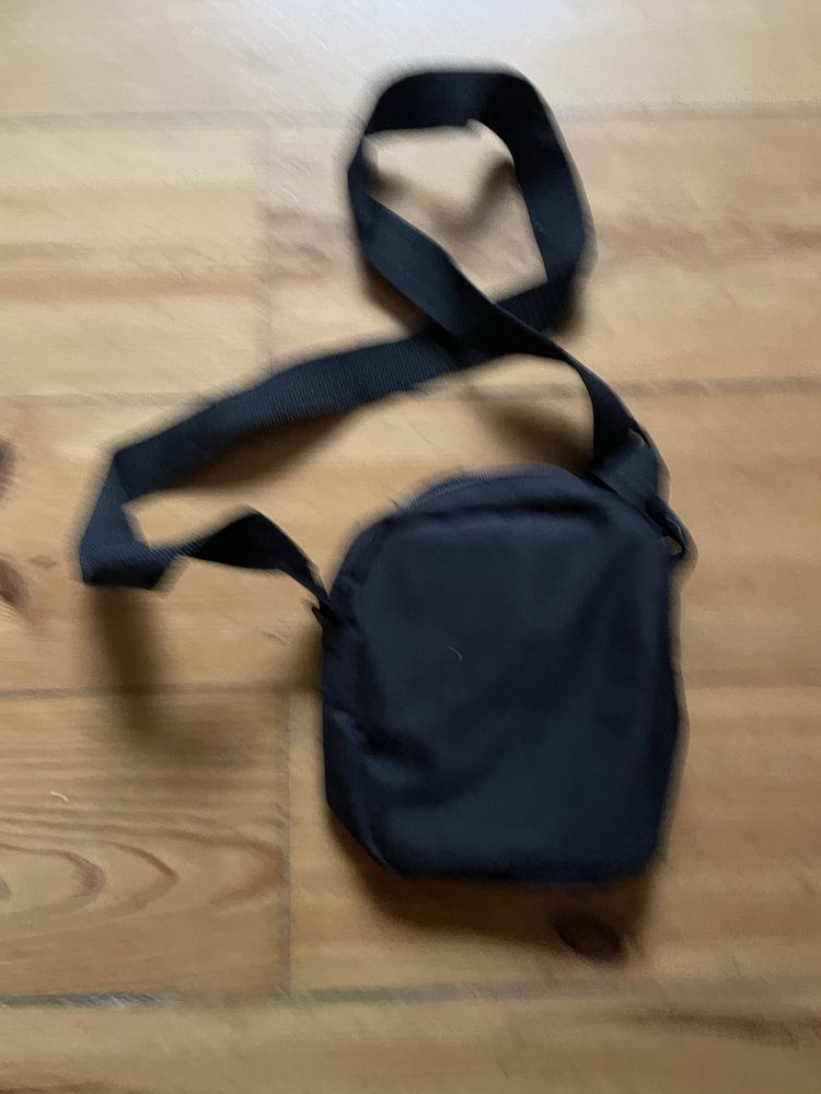 Bolsa tiracolo preta