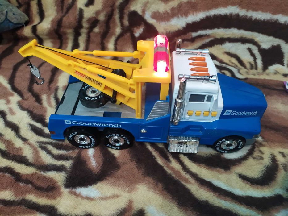 Дитяча іграшка кран з музичним і світловим супровідом