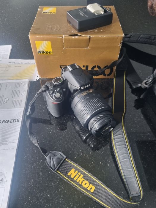 Nikon D3100 + objectiva AF-S DX 18-55mm

Nikon AF-S DX Nikkor 18-55mm