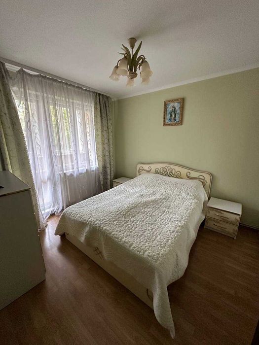 Продається 3-кімнатна квартира по вул. Івана-Павла ІІ, район каскад